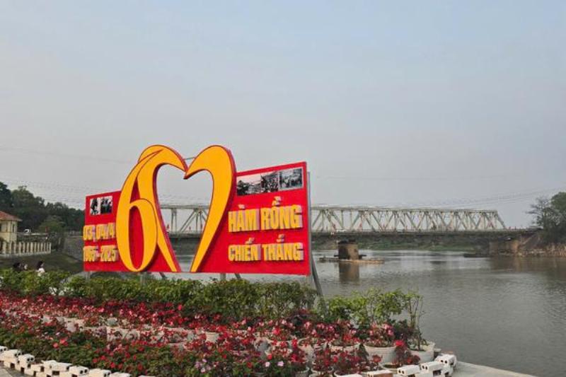 Hình Hoa Bỉ Ngạn Bên Bờ Sông Wang Chuan