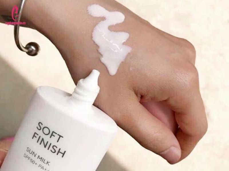 Chọn kem chống nắng soft finish phù hợp