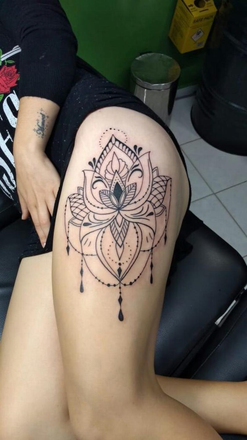 Hình xăm đùi nữ nhỏ