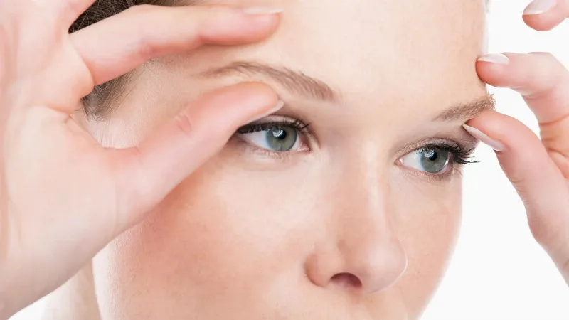 Hình ảnh đôi môi ngay sau khi xăm, hơi sưng và đỏ, cần chăm sóc cẩn thận với dưỡng môi sau xăm loại tốt