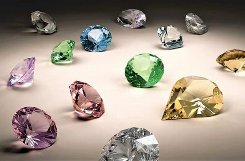 Hình ảnh viên đá hổ phách thật, gợi liên tưởng đến màu sắc và vẻ đẹp của đôi mắt hổ phách.