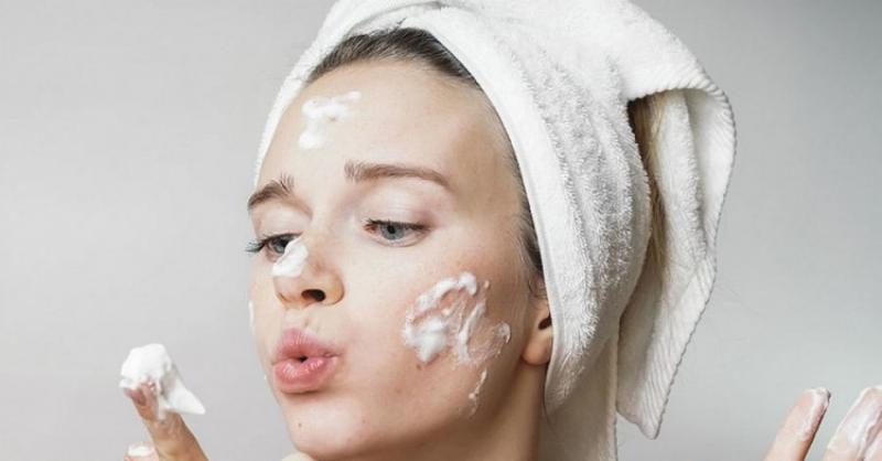 Hình ảnh minh họa cách sử dụng sữa rửa mặt Cerave đúng cách