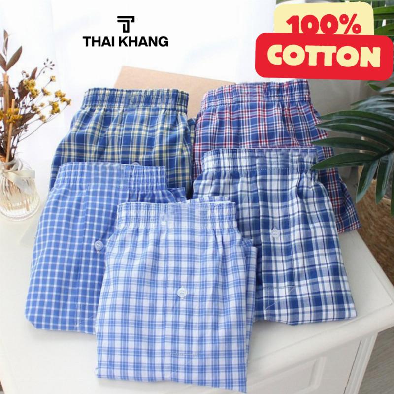 Ban tay dang kiem tra duong may va chat lieu cua mot chiec quan dui thai