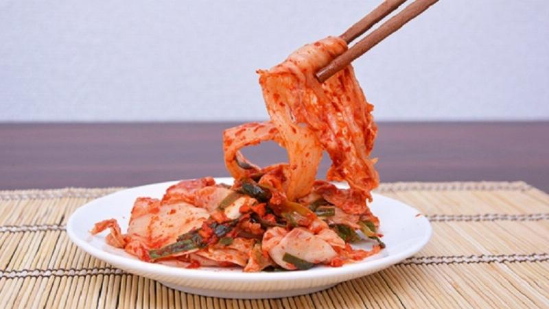 Cac buoc thuc hien quy trinh pha tron sot muoi kim chi ngon de lam kim chi