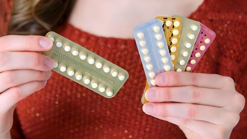 Minh họa về khả năng tương tác giữa thuốc tránh thai Rigevidon 21+7 và các loại thuốc khác, sử dụng biểu tượng viên thuốc kết hợp với các loại thuốc khác và dấu hiệu cảnh báo